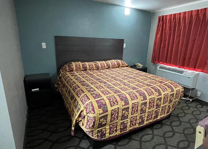 Super 7 Inn