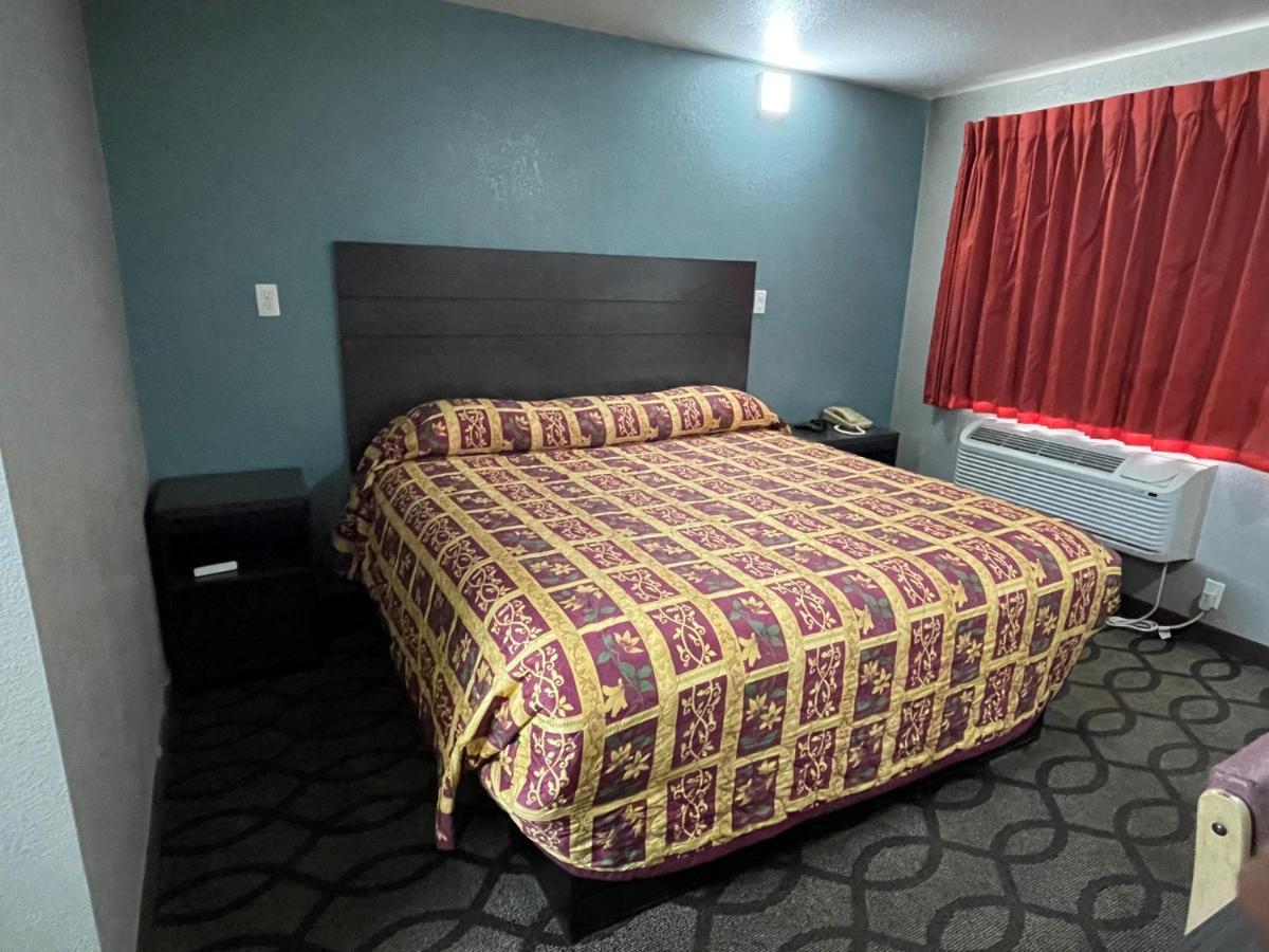 Motel Super 7 *